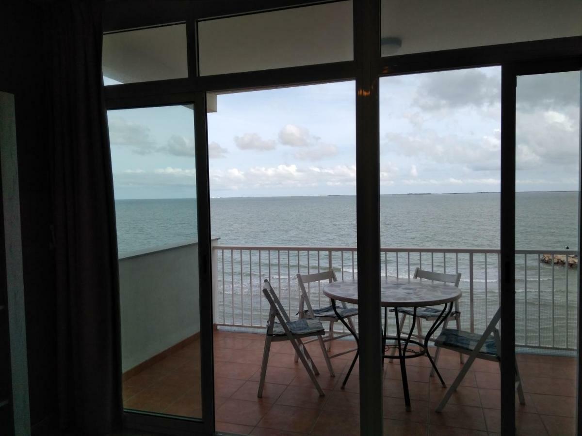 Apartamento En Primera Linea De Mar Sant Carles De La Rapita Ngoại thất bức ảnh
